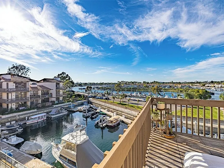 5327 Marina Pacifica Dr #KEY19 — Photo 2