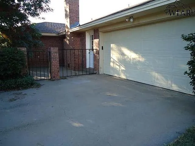 3 bed, 2.0 bath, 1248 sqft, $1,450 — Photo 3