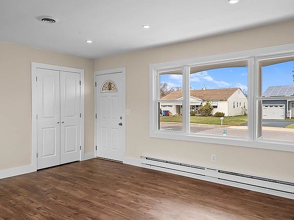 3rd image of 23 Eton Rd