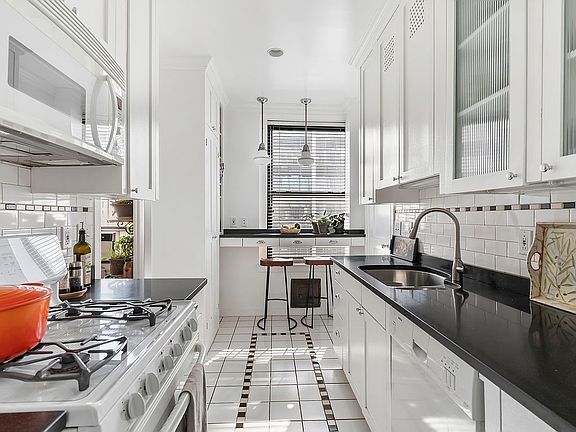 5th image of 176 W 87th St #9C