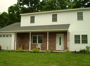 9 Long Loop Rd, Levittown, PA 19056