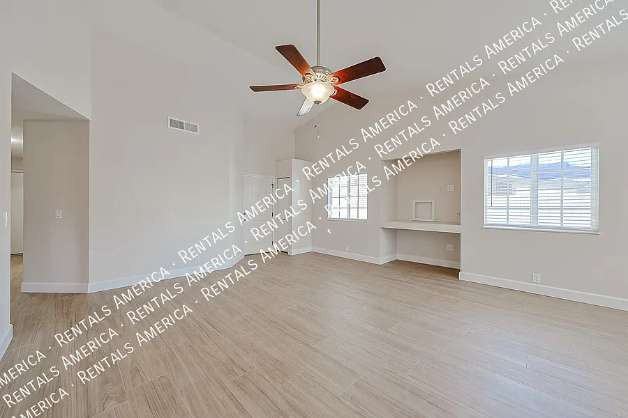 Beautifully 3-Bedroom Home for Rent! — Photo 3