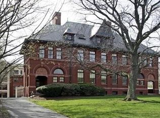 324 Washington St APT 210, Wellesley, MA 02481