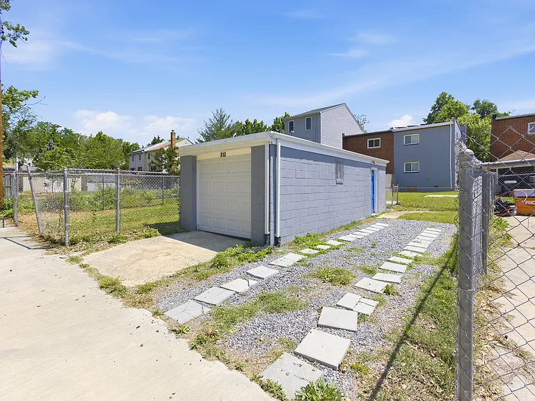 312 60th St NE #B — Photo 14