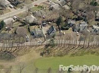 13 Hill Dr, Glen Head, NY 11545
