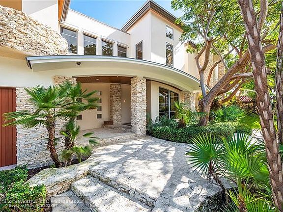 4th image of 414 Royal Plaza Dr