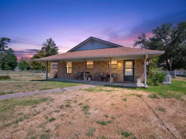 281 Lakeshore N, Onalaska, TX 77360