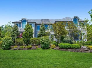 302 Hewlett Neck Rd, Woodmere, NY 11598