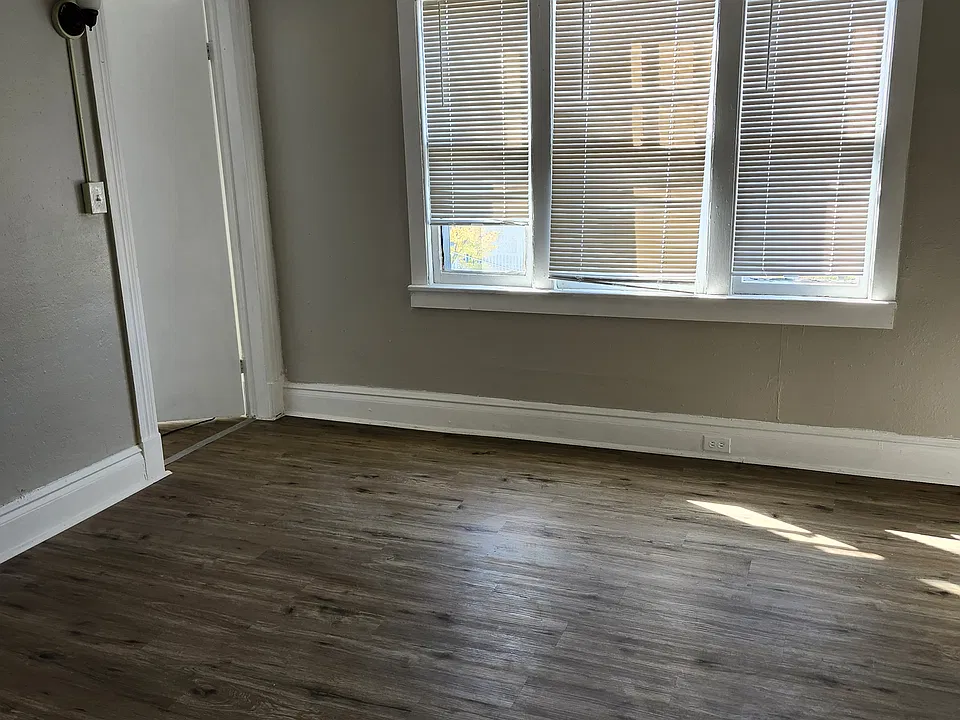 141 Peter St #2