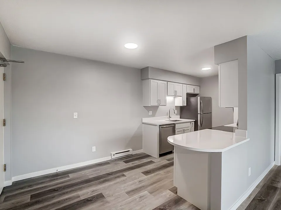 Chardon Place Apartments and Townhomes