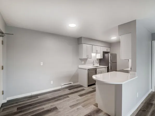 Chardon Place Apartments and Townhomes