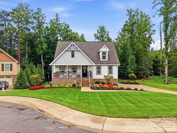 4th image of 136 Maplewood Ct