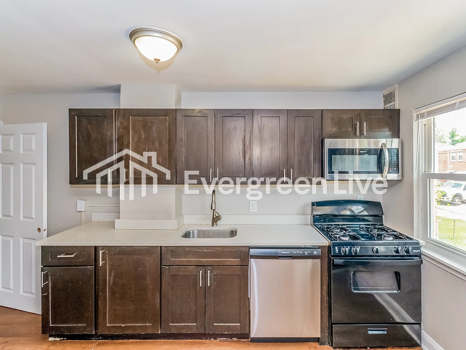 4 bed, 2.0 bath, 1178 sqft, $1,995 — Photo 4