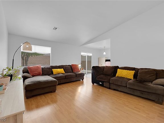 5th image of 3102 Honeysuckle Ave