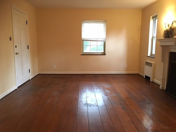 3rd image of 33 W Hill Ln APT 1