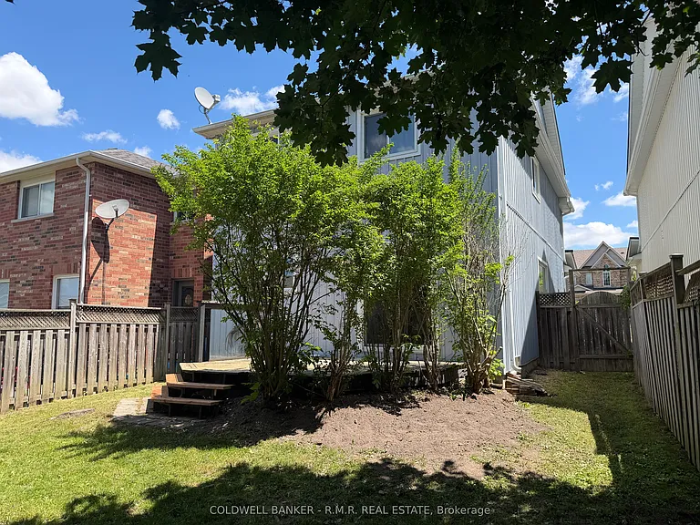 75 Margaret Graham Cres — Photo 31