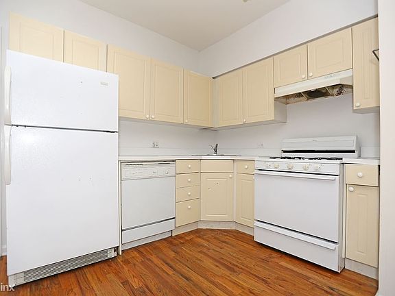 2nd image of 917 W Dakin St #Unt204