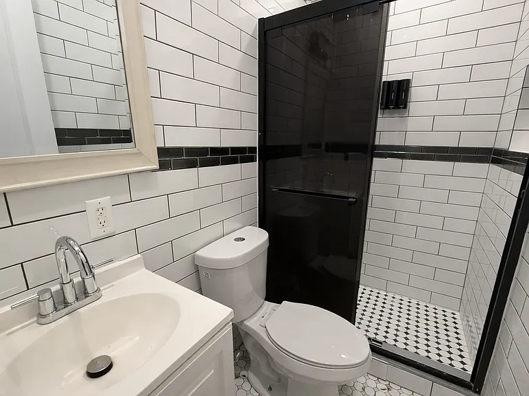 6901 Myrtle Ave #2R — Photo 8