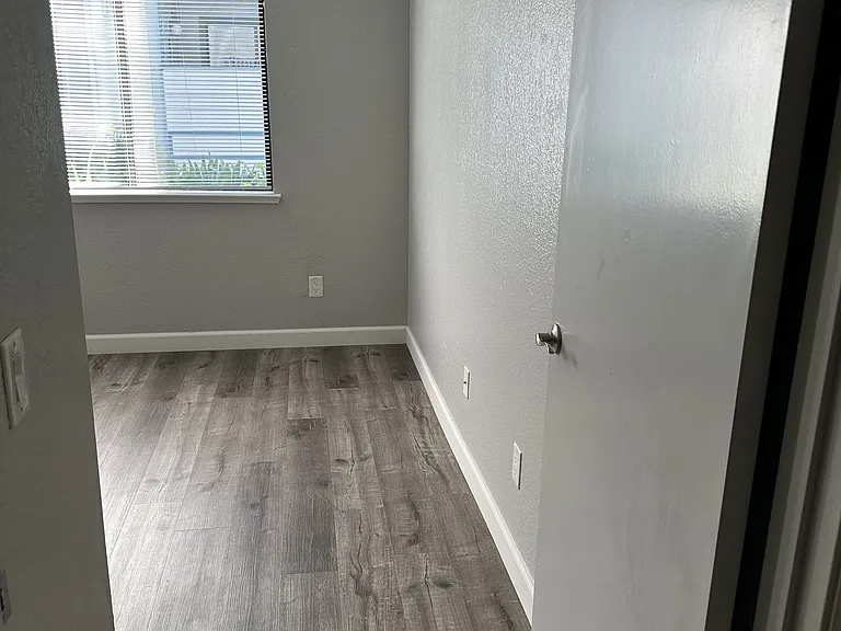 Riverfront Apartments — Photo 39