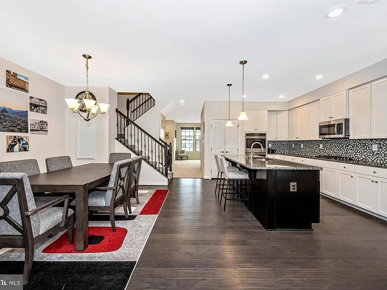 6426 Walcott Ln — Photo 3