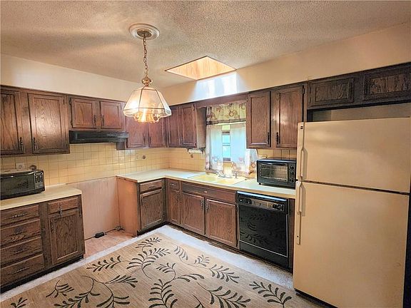 5th image of 612 SW Holloway Ln
