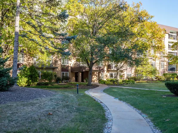 445 N Park Blvd APT 5A, Glen Ellyn, IL 60137