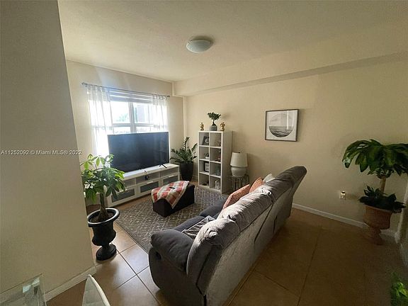 4th image of 11401 NW 89th St APT 207