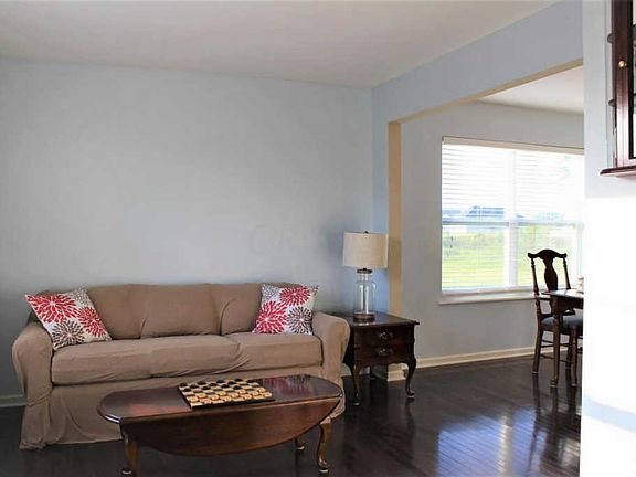 3rd image of 9465 Woodbine Way
