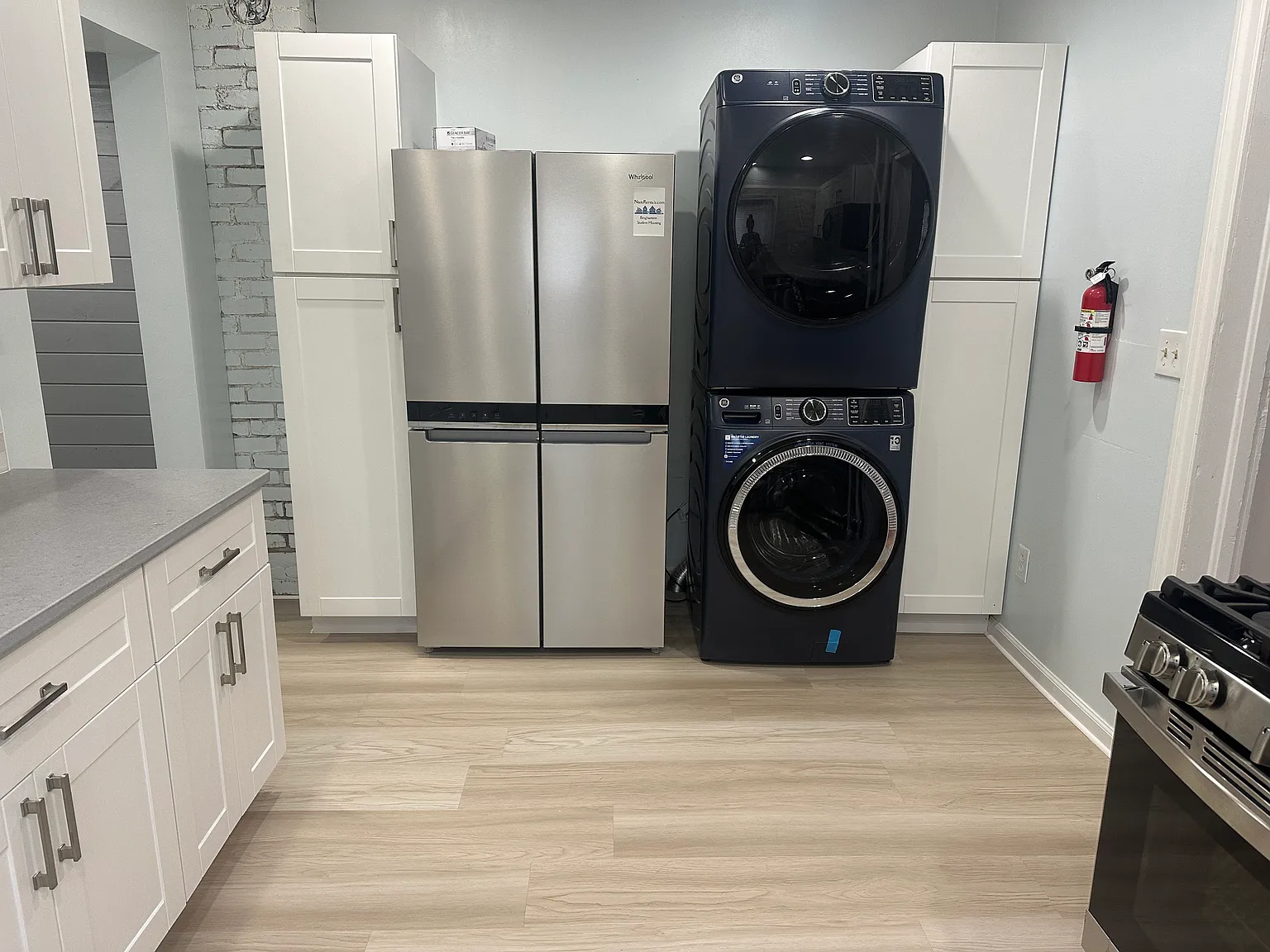 10 bed, 2944 sqft, $7,450 — Photo 3