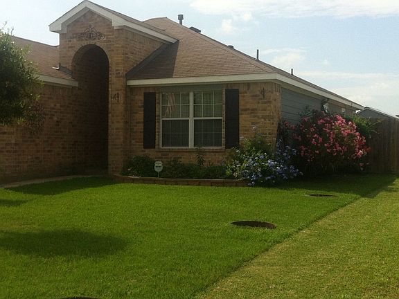front landscaping and A/C unit enclosed in backyard 