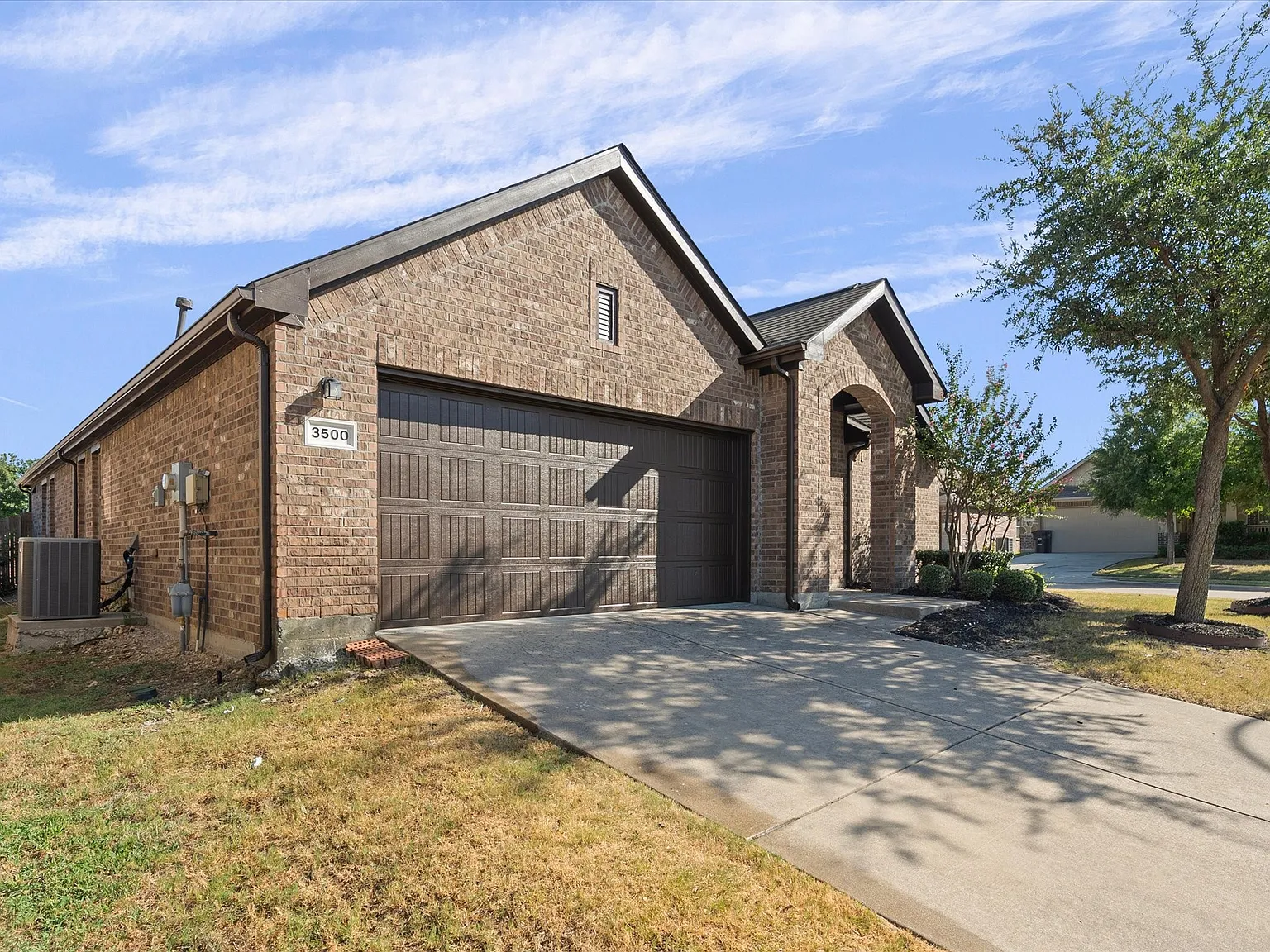 4 bed, 2.0 bath, 2044 sqft, $2,600 — Photo 3