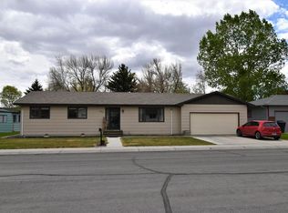 690 Beartooth Dr, Powell, WY 82435