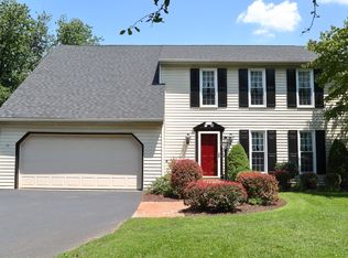 747 Lampeter Rd, Lancaster, PA 17602