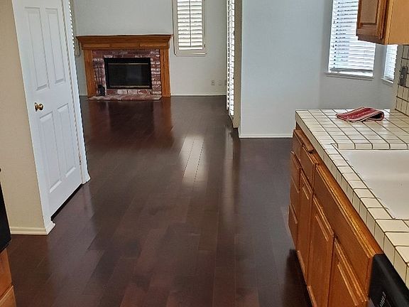 5th image of 23858 Strathern St