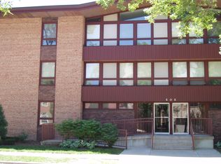 505 E Henry Clay St #204, Milwaukee, WI 53217