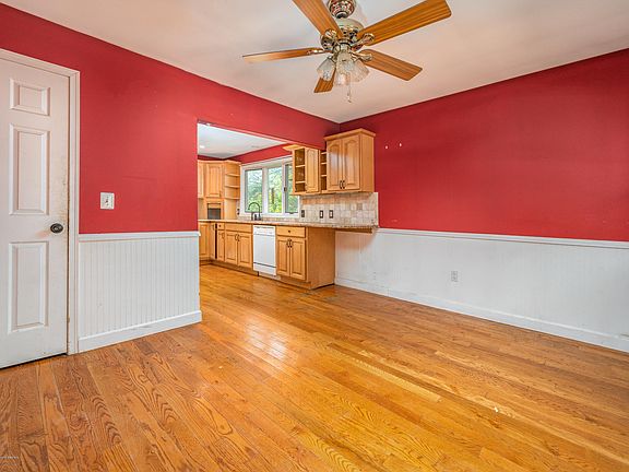 4th image of 579 Clifton Ave