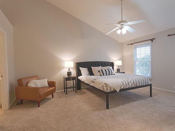 5th image of 912 Appleblossom Dr
