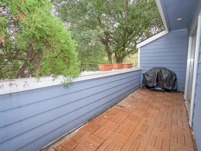 907 Hawthorne St — Photo 13