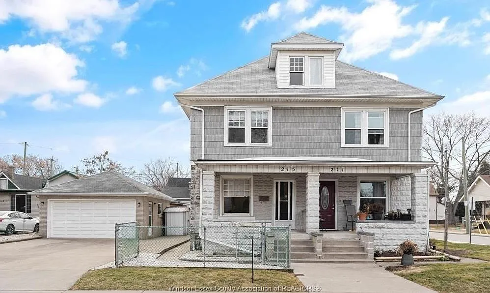 215 Pierre Ave photo 1
