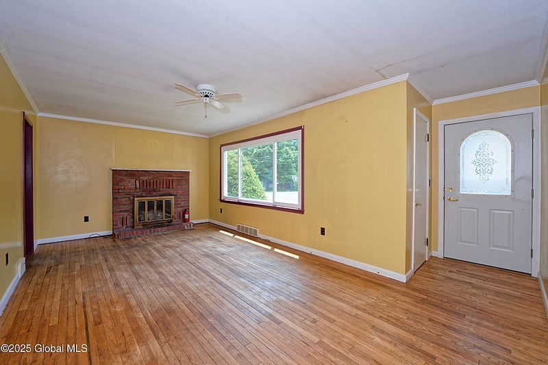 5th image of 26 3rd Avenue