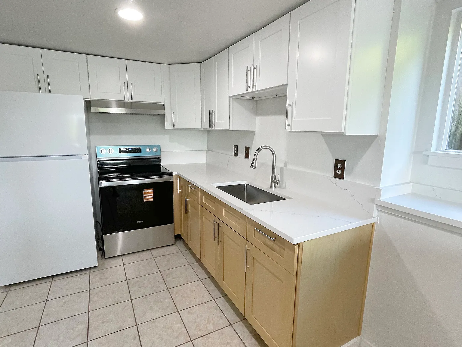 2 bed, 730 sqft, $2,600 — Photo 2