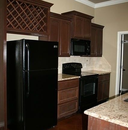 3rd image of 516 Fieldstone Dr