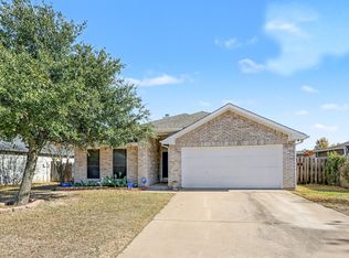 1410 Embercrest Dr, Midlothian, TX 76065