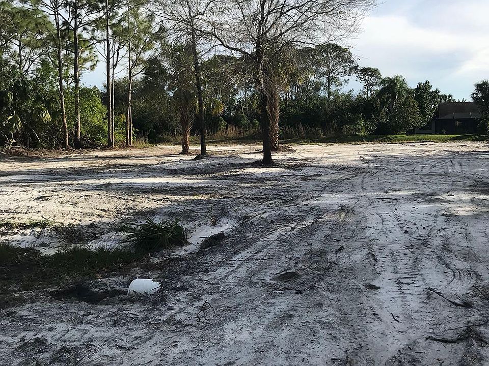 2nd image of 144 SW Carter Avenue
