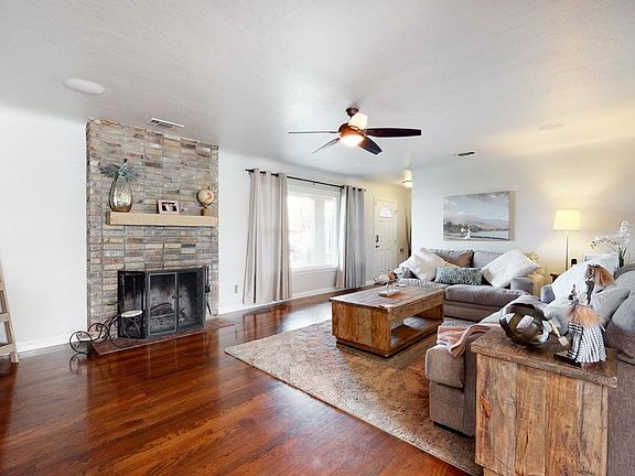 3rd image of 2219 Ramirez St