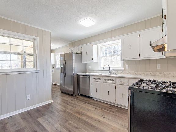 3rd image of 150 Andrews Ln