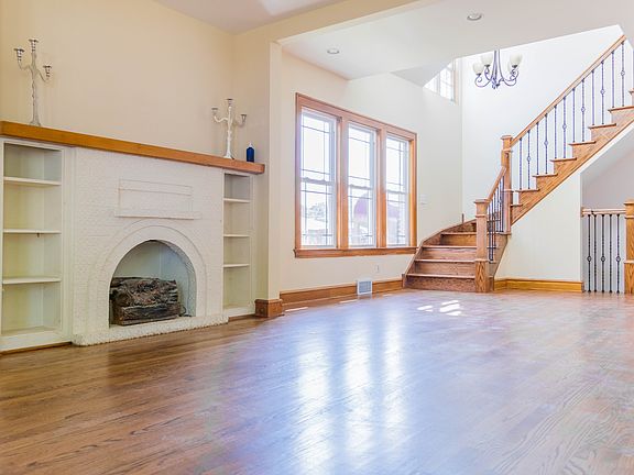 5th image of 1528 Clarence Ave