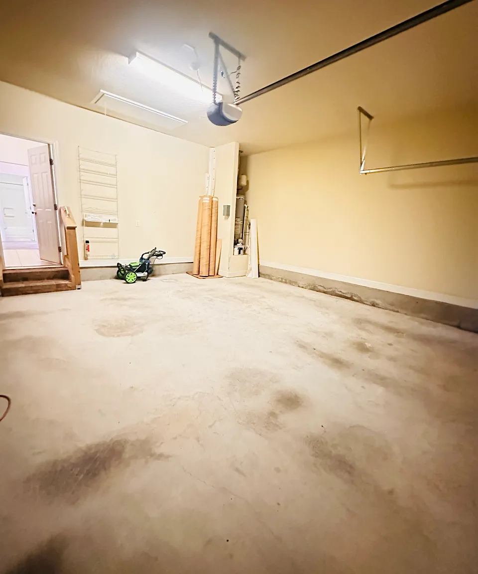 3 bed, 1998 sqft, $2,100 — Photo 4