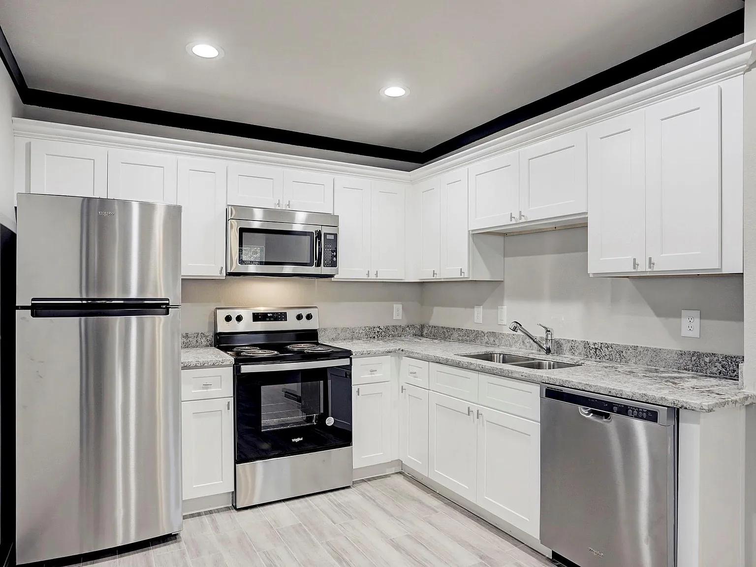 2 bed, 1.0 bath, 832 sqft, $1,200 — Photo 1