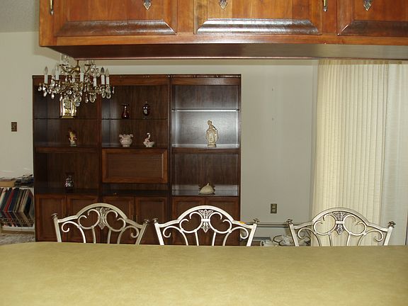 Breakfast Bar and Dining Roo